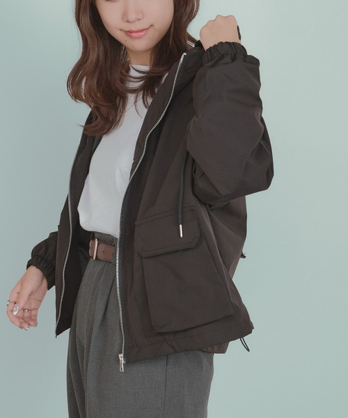H.TOKYO（エイチトウキョウ）の「ショート丈 ナイロンジップアップジャケット（ブルゾン・レディース・ベージュ/ブラック・FREE）」の6枚目の写真