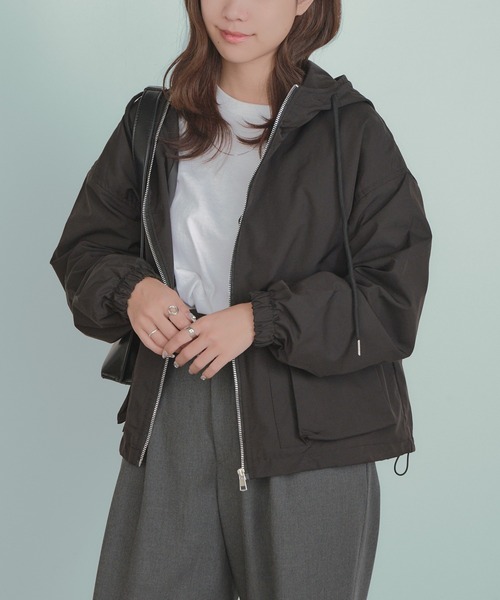 H.TOKYO（エイチトウキョウ）の「ショート丈 ナイロンジップアップジャケット（ブルゾン・レディース・ベージュ/ブラック・FREE）」の7枚目の写真