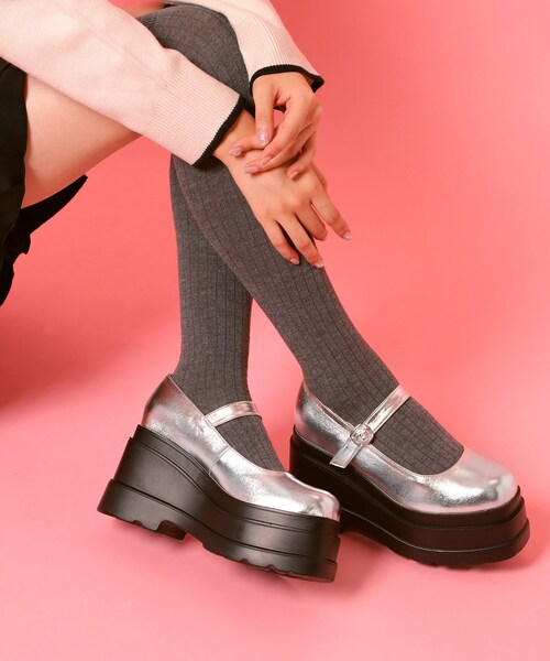 cs T&P（シーエスティーアンドピー）の「ストラップ厚底パンプス（パンプス・レディース・ホワイト系2/シルバー/ブラック系1・LL/L/M/S）」の3枚目の写真