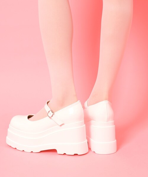 cs T&P（シーエスティーアンドピー）の「ストラップ厚底パンプス（パンプス・レディース・ホワイト系2/シルバー/ブラック系1・LL/L/M/S）」の7枚目の写真