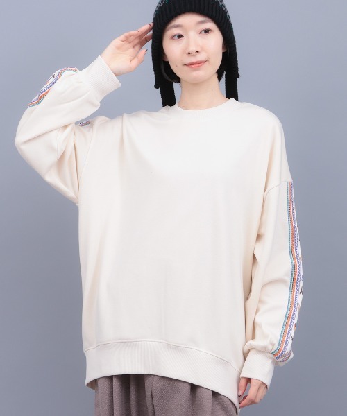 チチカカ(チチカカ)の「裏シャギー刺繍ポカクルーネックプルオーバー(スウェット・レディース・ブラック/アイボリー/ライトブルー・FREE)」の1枚目の写真