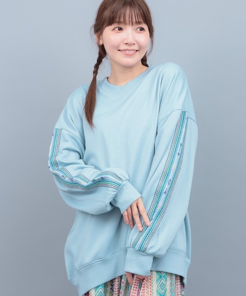 チチカカ(チチカカ)の「裏シャギー刺繍ポカクルーネックプルオーバー(スウェット・レディース・ブラック/アイボリー/ライトブルー・FREE)」の3枚目の写真