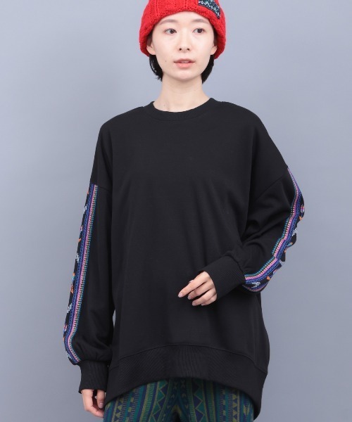 チチカカ(チチカカ)の「裏シャギー刺繍ポカクルーネックプルオーバー(スウェット・レディース・ブラック/アイボリー/ライトブルー・FREE)」の2枚目の写真