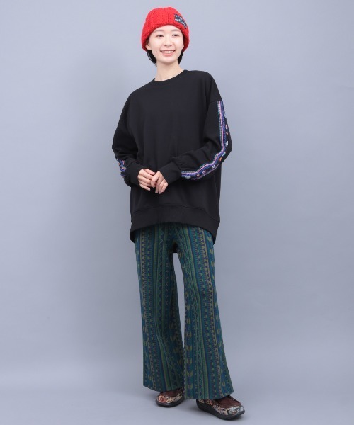 チチカカ(チチカカ)の「裏シャギー刺繍ポカクルーネックプルオーバー(スウェット・レディース・ブラック/アイボリー/ライトブルー・FREE)」の8枚目の写真