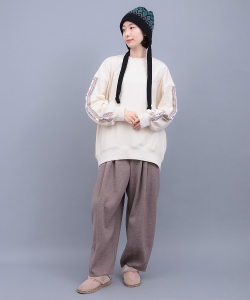 チチカカ(チチカカ)の「裏シャギー刺繍ポカクルーネックプルオーバー(スウェット・レディース・ブラック/アイボリー/ライトブルー・FREE)」の7枚目の写真