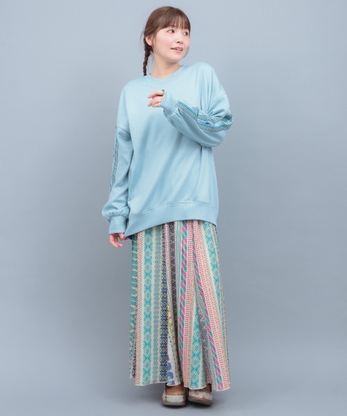 チチカカ(チチカカ)の「裏シャギー刺繍ポカクルーネックプルオーバー(スウェット・レディース・ブラック/アイボリー/ライトブルー・FREE)」の6枚目の写真