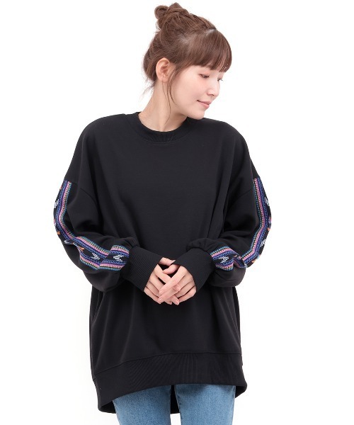 チチカカ(チチカカ)の「裏シャギー刺繍ポカクルーネックプルオーバー(スウェット・レディース・ブラック/アイボリー/ライトブルー・FREE)」の5枚目の写真