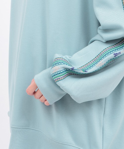 チチカカ(チチカカ)の「裏シャギー刺繍ポカクルーネックプルオーバー(スウェット・レディース・ブラック/アイボリー/ライトブルー・FREE)」の15枚目の写真