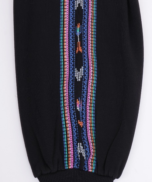 チチカカ(チチカカ)の「裏シャギー刺繍ポカクルーネックプルオーバー(スウェット・レディース・ブラック/アイボリー/ライトブルー・FREE)」の14枚目の写真