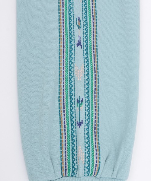 チチカカ(チチカカ)の「裏シャギー刺繍ポカクルーネックプルオーバー(スウェット・レディース・ブラック/アイボリー/ライトブルー・FREE)」の12枚目の写真