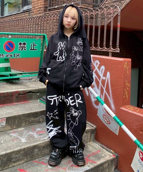 Candy Stripper（キャンディストリッパー）の「GRAFFITI PRINT フーディー（パーカー・レディース・ブラック/ブルー/ヘザーグレー・FREE）」の13枚目の写真