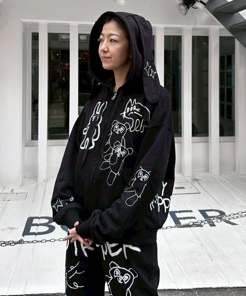 GRAFFITI PRINT フーディー（パーカー）｜Candy Stripper（キャンディ