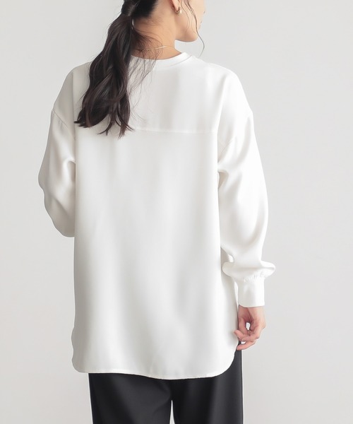 for/c(フォーシー)の「ジョーゼットきれいめカジュアルロングスリーブブラウス【サスティナブル】(Tシャツ/カットソー・レディース・ブラック/オフホワイト・M/L)」の5枚目の写真