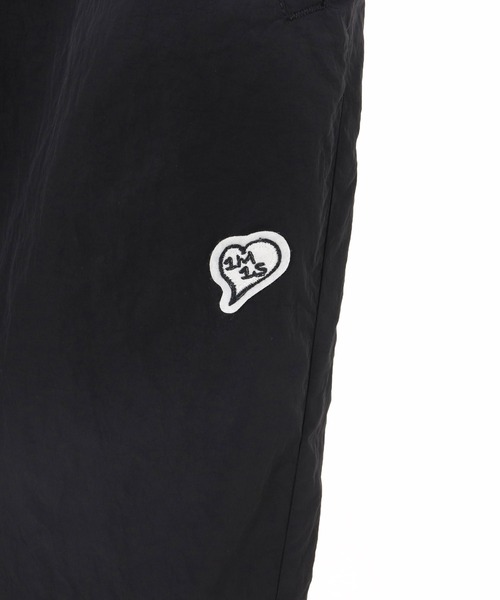 1minute 1second(ワンミニットワンセカンド)の「mp14218-padded 6-pocket pants with cursive embroidery ナイロンパンツ(1M25F030)(その他パンツ・メンズ・チャコール/ブラック・XL/L/M/S)」の11枚目の写真