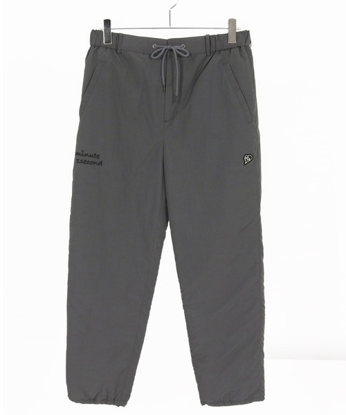 1minute 1second(ワンミニットワンセカンド)の「mp14218-padded 6-pocket pants with cursive embroidery ナイロンパンツ(1M25F030)(その他パンツ・メンズ・チャコール/ブラック・XL/L/M/S)」の12枚目の写真