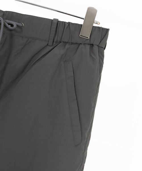 1minute 1second(ワンミニットワンセカンド)の「mp14218-padded 6-pocket pants with cursive embroidery ナイロンパンツ(1M25F030)(その他パンツ・メンズ・チャコール/ブラック・XL/L/M/S)」の14枚目の写真