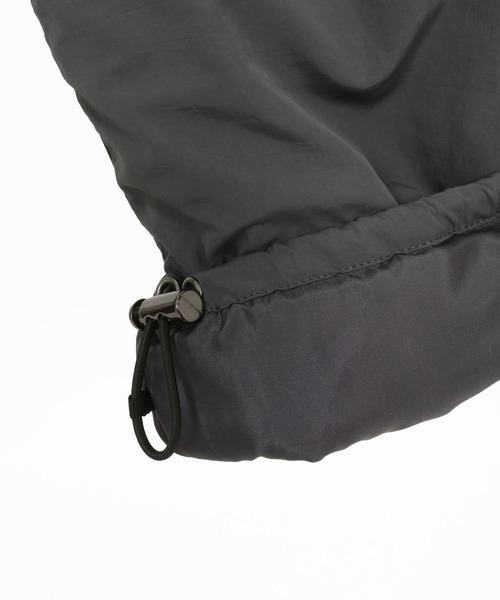 1minute 1second(ワンミニットワンセカンド)の「mp14218-padded 6-pocket pants with cursive embroidery ナイロンパンツ(1M25F030)(その他パンツ・メンズ・チャコール/ブラック・XL/L/M/S)」の17枚目の写真