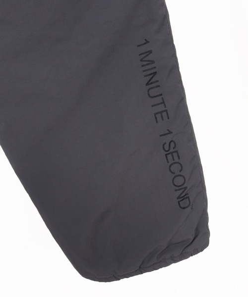 1minute 1second(ワンミニットワンセカンド)の「mp14218-padded 6-pocket pants with cursive embroidery ナイロンパンツ(1M25F030)(その他パンツ・メンズ・チャコール/ブラック・XL/L/M/S)」の21枚目の写真