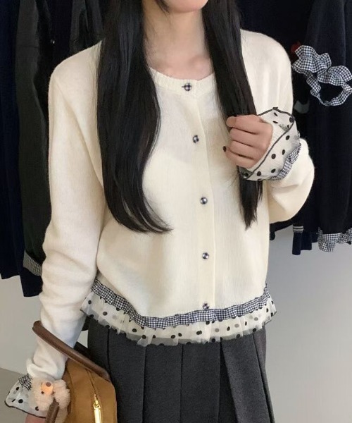 Sibra（シブラ）の「ドットチュール×チェックフリルレイヤード風カーディガン（カーディガン/ボレロ・レディース・ブラック/ブルー/グレー/アイボリー/イエロー/レッド/ピンク・M）」の10枚目の写真