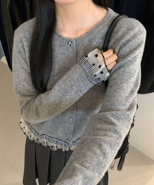 Sibra（シブラ）の「ドットチュール×チェックフリルレイヤード風カーディガン（カーディガン/ボレロ・レディース・ブラック/ブルー/グレー/アイボリー/イエロー/レッド/ピンク・M）」の14枚目の写真
