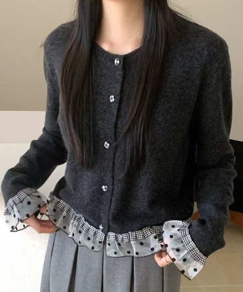 Sibra（シブラ）の「ドットチュール×チェックフリルレイヤード風カーディガン（カーディガン/ボレロ・レディース・ブラック/ブルー/グレー/アイボリー/イエロー/レッド/ピンク・M）」の13枚目の写真