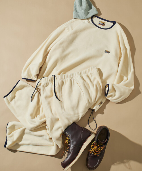 FREAK'S STORE(フリークスストア)の「ビッグシルエット ワンポイントロゴ スピンドル フリースセットアップ クルーネックプルオーバー パンツセット(ルームウェア/パジャマ・メンズ・チャコールグレー/ブラック/ネイビー/ナチュラル/ブルー系その他/チェック/オリーブ・SMALL/MEDIUM/LARGE)」の3枚目の写真