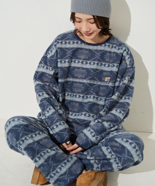 FREAK'S STORE(フリークスストア)の「ビッグシルエット ワンポイントロゴ スピンドル フリースセットアップ クルーネックプルオーバー パンツセット(ルームウェア/パジャマ・メンズ・チャコールグレー/ブラック/ネイビー/ナチュラル/ブルー系その他/チェック/オリーブ・SMALL/MEDIUM/LARGE)」の6枚目の写真