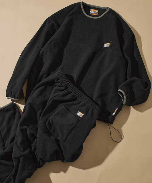 FREAK'S STORE(フリークスストア)の「ビッグシルエット ワンポイントロゴ スピンドル フリースセットアップ クルーネックプルオーバー パンツセット(ルームウェア/パジャマ・メンズ・チャコールグレー/ブラック/ネイビー/ナチュラル/ブルー系その他/チェック/オリーブ・SMALL/MEDIUM/LARGE)」の2枚目の写真