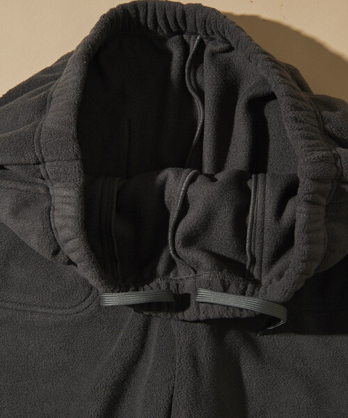 FREAK'S STORE(フリークスストア)の「ビッグシルエット ワンポイントロゴ スピンドル フリースセットアップ クルーネックプルオーバー パンツセット(ルームウェア/パジャマ・メンズ・チャコールグレー/ブラック/ネイビー/ナチュラル/ブルー系その他/チェック/オリーブ・SMALL/MEDIUM/LARGE)」の19枚目の写真