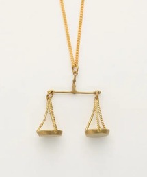 MILLION CARATS（ミリオンカラッツ）の「バランス×ユーモア 《Aquvii》身につけるだけで“わたしが中心”のリブランス遊び心あるスケールデザインで、心地よい調和とおしゃれ感を同時に叶えるネックレスリアルな毎日に寄り添いながら、自分らしさをやさしく引き出すスタイルアイコン（ネックレス）」