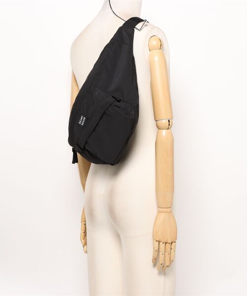 BEAMS DESIGN(ビームス デザイン)の「BEAMSDESIGN(ビームスデザイン)Diagonal ボディバッグ(ボディバッグ/ウエストポーチ・メンズ・ブラック/カーキ/オリーブ/ネイビー・FREE)」の5枚目の写真