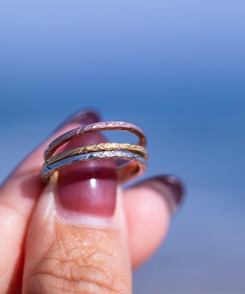 IRIEBEACH（アイリービーチ）の「Flat ring 1mm【ピンキーサイズ有】/【ハワイアンジュエリー】【サージカルステンレス】【金属アレルギー対応】【IRIEBEACH / アイリービーチ】つけっぱなしOK（リング・レディース・シルバー/ピンク/ゴールド・21号/19号/17号/15号/13号/11号/9号/7号/5号/3号）」の5枚目の写真