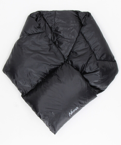 NANGA（ナンガ）の「NANGA/ナンガ PORTABLE LIGHT DOWN MUFFLER ポータブルライトダウンマフラー（マフラー・メンズ・ブラウン系その他/オリーブ/ブラック/ベージュ・ONE SIZE）」の2枚目の写真