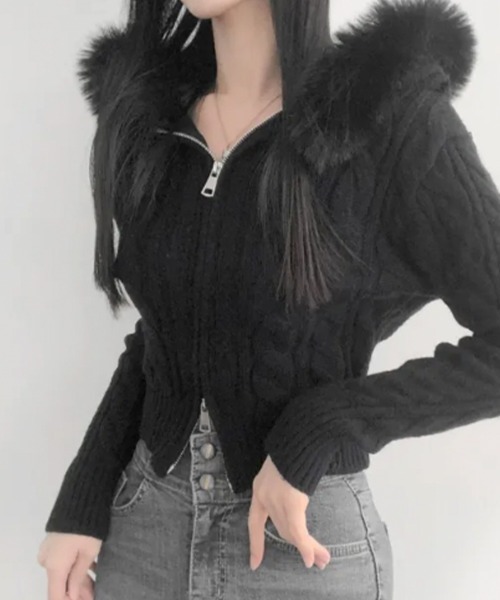 ルルウィルビー　ファー付き黒タートルネックニット セール】ファー付きフード ケーブル編み ダブルジップショート丈ニット