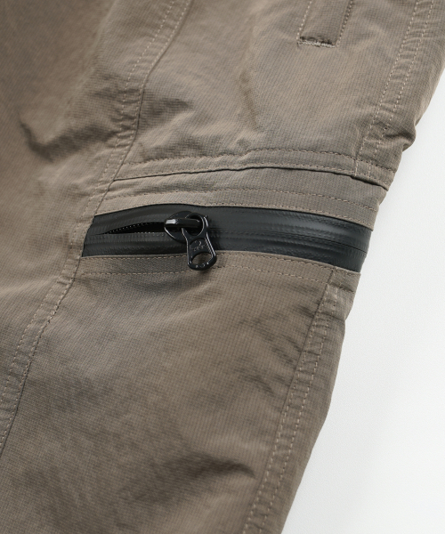 FRIZMWORKS(フリズムワークス)の「NYLON UTILITY POCKET SHORTS _ MUD(その他パンツ・メンズ・その他・SMALL/MEDIUM/X-LARGE/LARGE)」の5枚目の写真