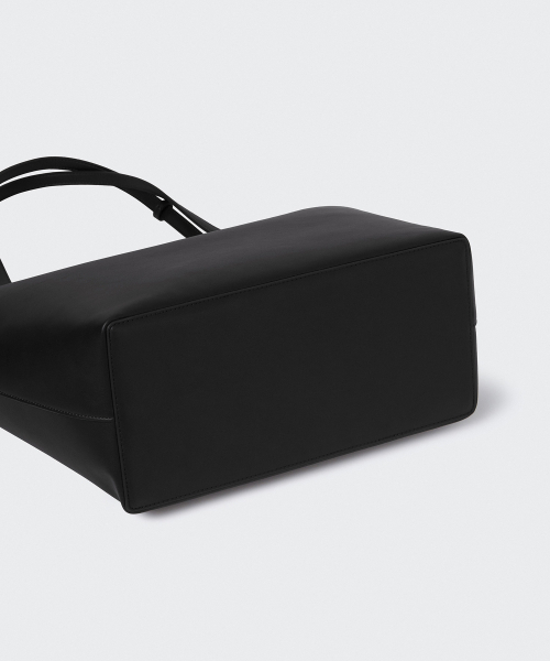 MUSINSA STANDARD WOMAN（ムシンサスタンダードウーマン）の「ウィメンズトラペーズショッパーバッグ[ブラック]（ショルダーバッグ・レディース・その他・FREE）」の4枚目の写真