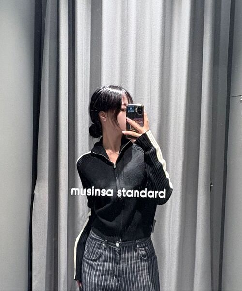 MUSINSA STANDARD WOMAN（ムシンサスタンダードウーマン）の「ウィメンズトラックニットジップアップ[ブラック]（ニット/セーター・レディース・その他・SMALL/MEDIUM/LARGE）」の7枚目の写真