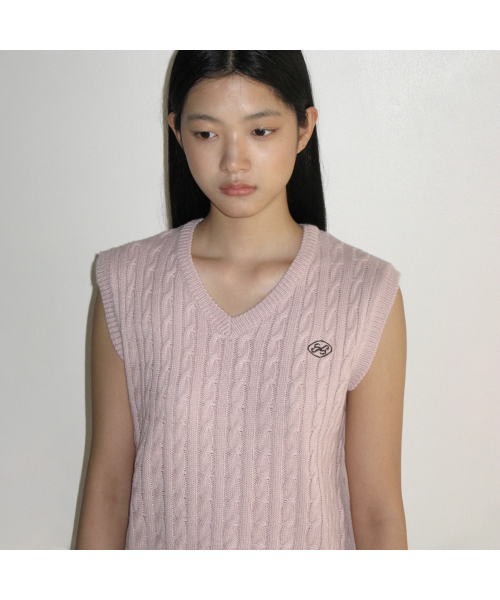 SINOON（シヌーン）の「FISHER SLIT CABLE KNIT VEST (BABY PINK)（ベスト・レディース・ライトピンク・FREE）」の2枚目の写真