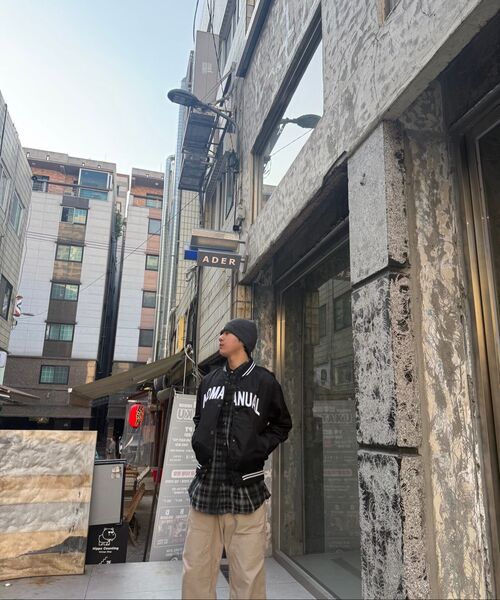 NOMANUAL(NOMANUAL)の「ARCH LOGO VARSITY JACKET - BLACK(スタジャン・レディース・その他・SMALL/MEDIUM/LARGE)」の5枚目の写真