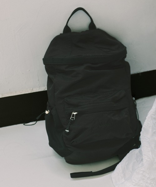 ROCKFISH WEATHERWEAR(ロックフィッシュウェザーウェア)の「NYLON BACKPACK(バックパック/リュック・レディース・ブラック/ピンクベージュ/チャコール/キャメル・FREE)」の6枚目の写真