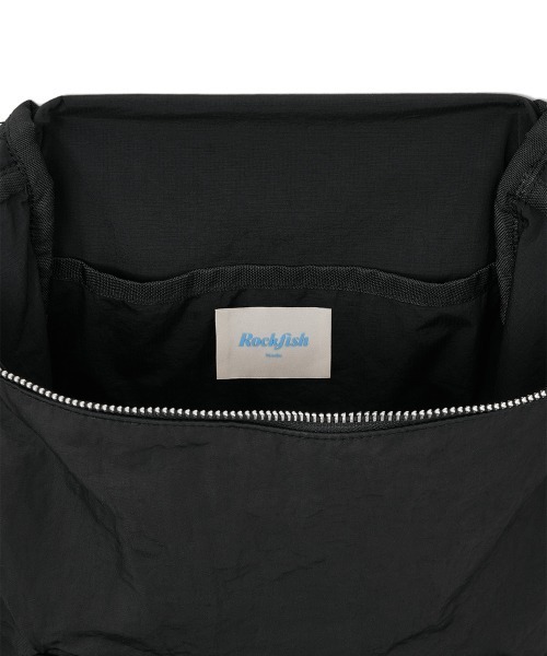 ROCKFISH WEATHERWEAR(ロックフィッシュウェザーウェア)の「NYLON BACKPACK(バックパック/リュック・レディース・ブラック/ピンクベージュ/チャコール/キャメル・FREE)」の10枚目の写真