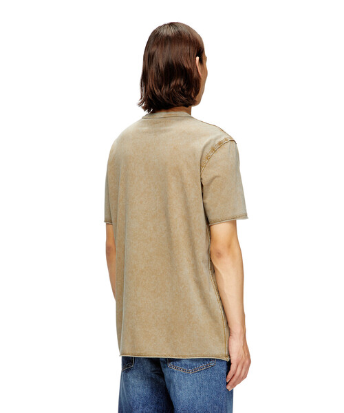 DIESEL（ディーゼル）の「メンズ Tシャツ T-RAWJUST-V1（Tシャツ/カットソー・メンズ・グレー系その他/ベージュ・LARGE/XXX-LARGE/SMALL/X-SMALL/X-LARGE/XX-LARGE/MEDIUM）」の3枚目の写真
