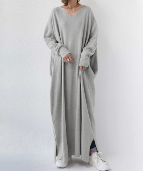 Flugge(フラッジー)の「Vネックゆったりロングワンピース(ワンピース・レディース・グレー/ブラック/カーキ・LARGE/MEDIUM)」の2枚目の写真