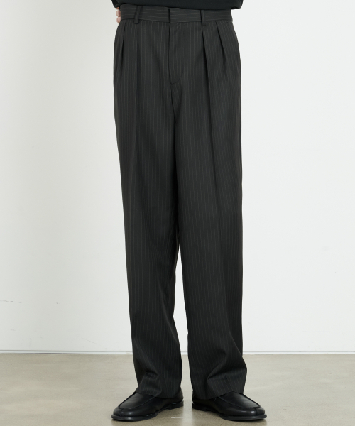 DUSTYWHITE(ダスティーホワイト)の「ブラックストライプテーラードスラックス(スラックス・メンズ・その他・SMALL/MEDIUM/LARGE)」の1枚目の写真
