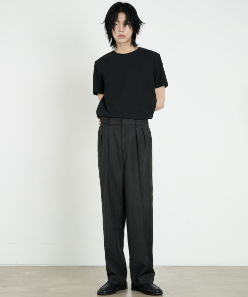 DUSTYWHITE(ダスティーホワイト)の「ブラックストライプテーラードスラックス(スラックス・メンズ・その他・SMALL/MEDIUM/LARGE)」の2枚目の写真