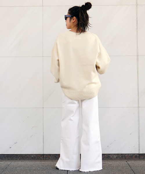 AP STUDIO（エーピーストゥディオ）の「MULE Vネックプルオーバー（ニット/セーター・レディース・ホワイト/ウッド・FREE）」の9枚目の写真