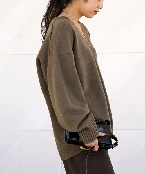 AP STUDIO（エーピーストゥディオ）の「MULE Vネックプルオーバー（ニット/セーター・レディース・ホワイト/ウッド・FREE）」の11枚目の写真