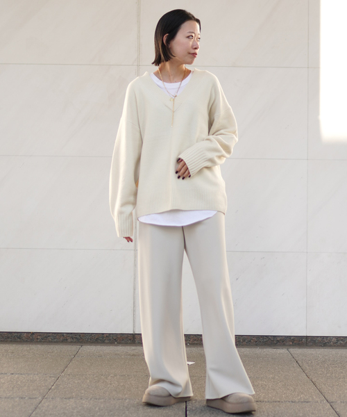 AP STUDIO（エーピーストゥディオ）の「MULE Vネックプルオーバー（ニット/セーター・レディース・ホワイト/ウッド・FREE）」の17枚目の写真
