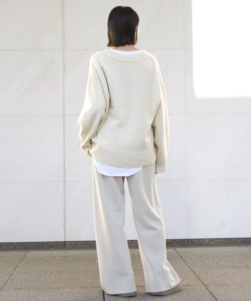 AP STUDIO（エーピーストゥディオ）の「MULE Vネックプルオーバー（ニット/セーター・レディース・ホワイト/ウッド・FREE）」の19枚目の写真