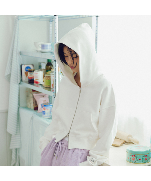 RMRN（アルエームアルエヌ）の「R BASIC CROP HOOD ZIP-UP（パーカー・レディース・ホワイト/スカイブルー/パープル/ピンク・FREE）」の2枚目の写真